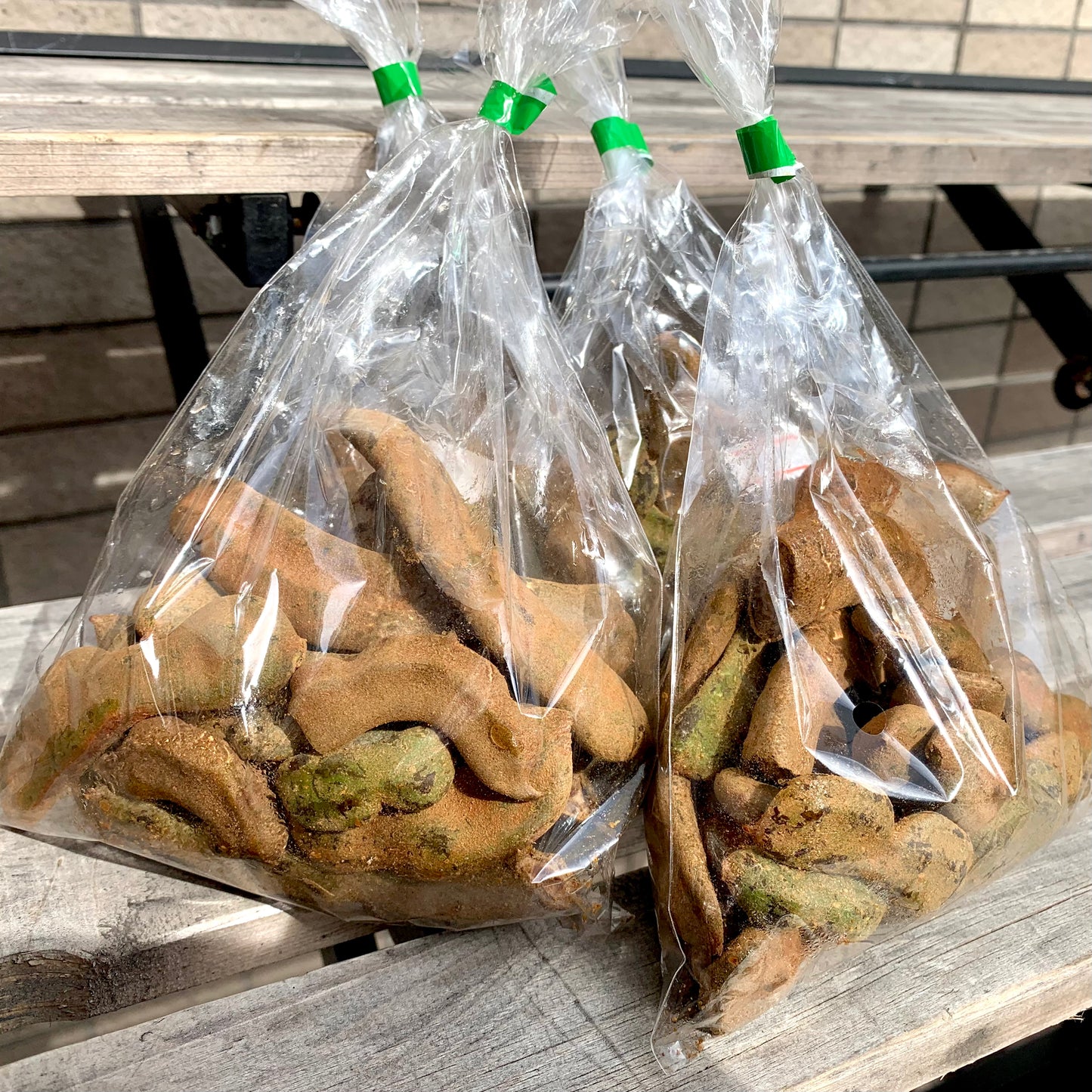 မန်ကျည်းသီးစိမ်း Fresh Tamarind