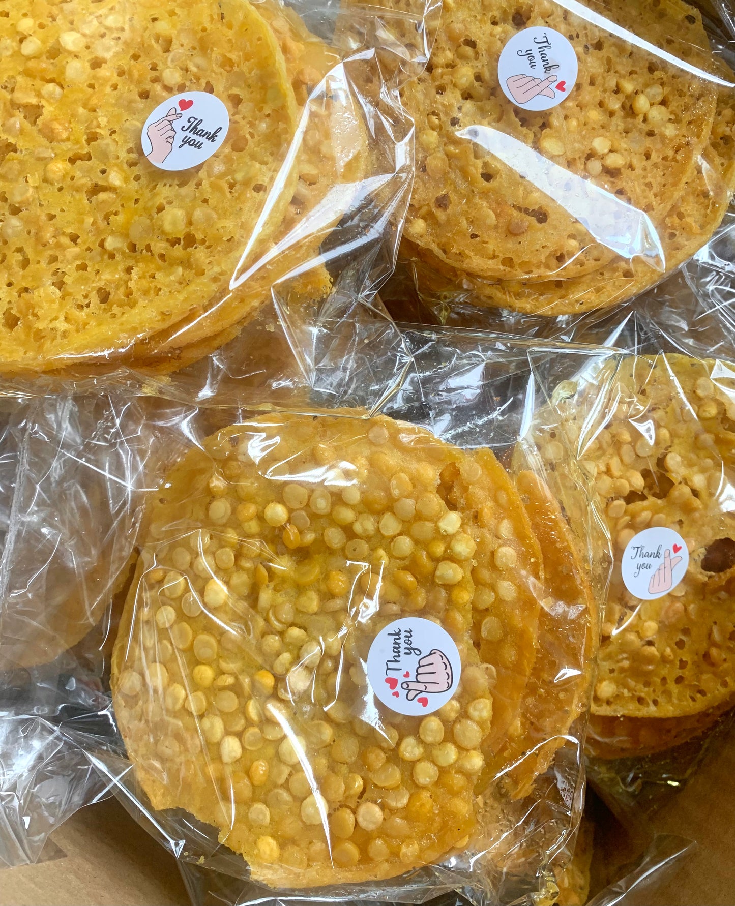 Mochi ပဲကပ်ကြော် (၃ချပ်ပါ) (Crunchy Fried Peas)