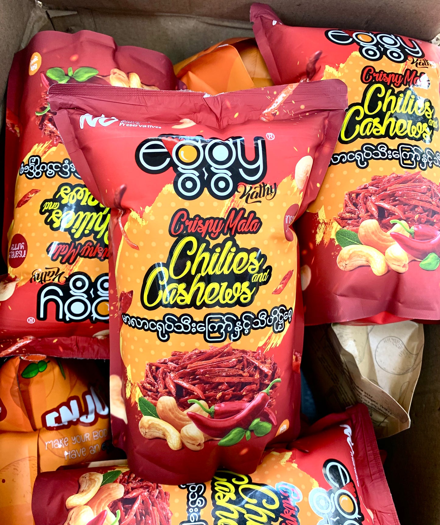 eggy မာလာငရုပ်သီးကြော်နှင့်သီဟိုဠ်စေ့ (150g)
