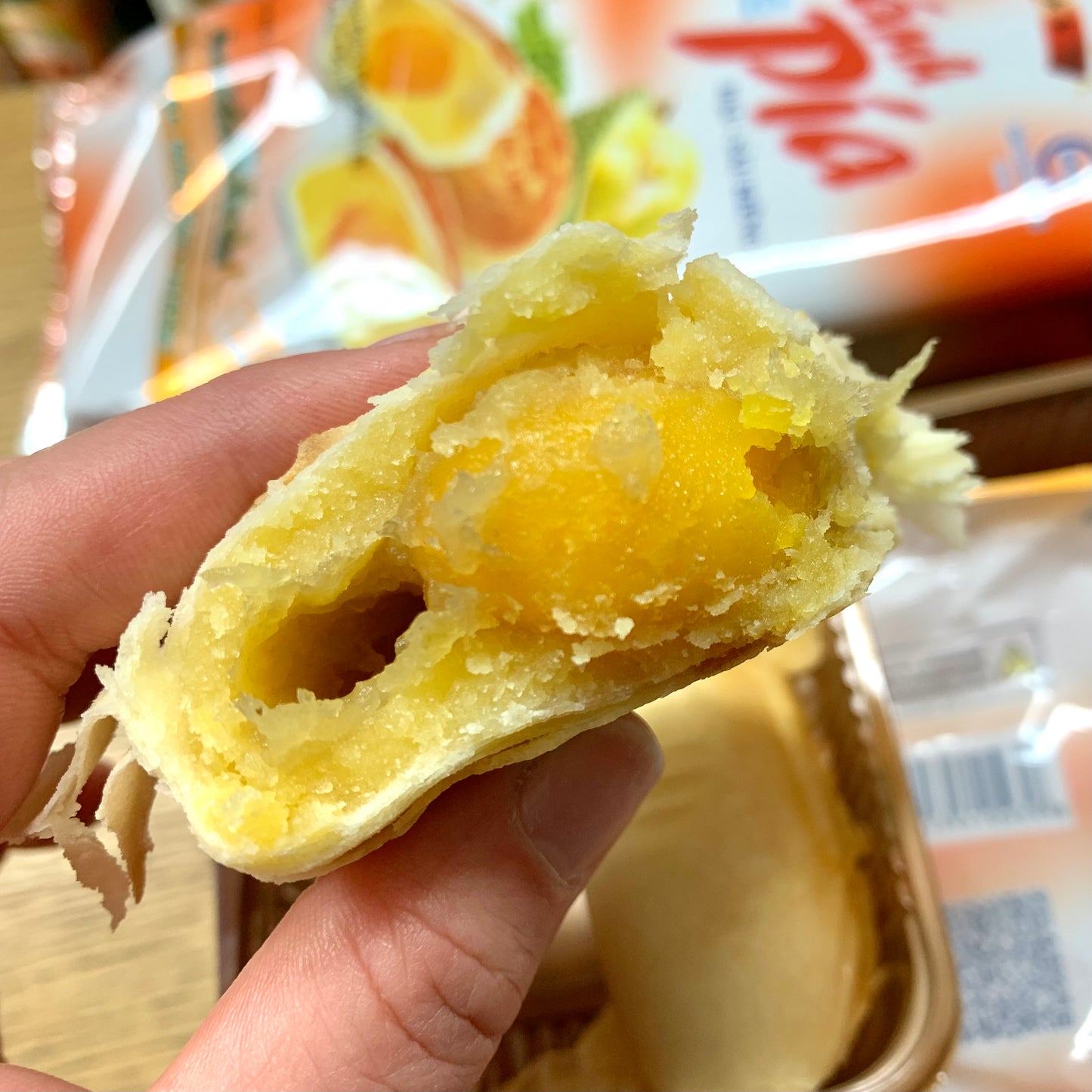 Banh Pia Durian Salted Egg Cake (လိမ္မော်)